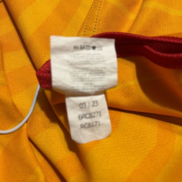 Kansas City Chiefs T-shirt Yellow Short Sleeve V-Neck Size M - Picture 4 of 6